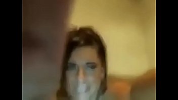 Brunette milf toys squirts