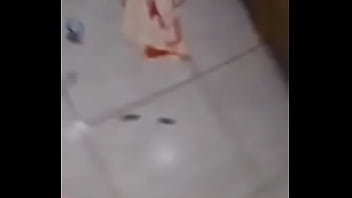 Engravidando a mulher do corno enquanto ele assiste