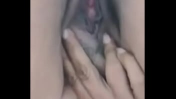 Señora se graba tocándose