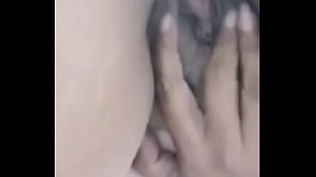 Señora se graba tocándose