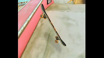 Me lo follo en el skate park sin piedad muy duro sin compasión