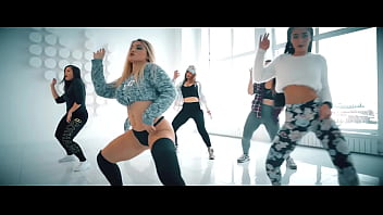 Swagrussianpanda twerk