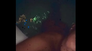 Hier soir c’était petit jacuzzi tu en veux plus viens me rejoindre en