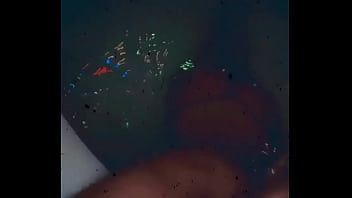 Hier soir c’était petit jacuzzi tu en veux plus viens me rejoindre en