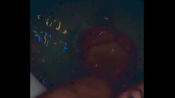 Hier soir c’était petit jacuzzi tu en veux plus viens me rejoindre en