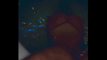 Hier soir c’était petit jacuzzi tu en veux plus viens me rejoindre en