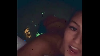 Hier soir c’était petit jacuzzi tu en veux plus viens me rejoindre en