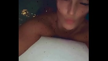 Hier soir c’était petit jacuzzi tu en veux plus viens me rejoindre en