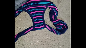 Mi Esposa Se Ducho Y Me Dejo Su Lindo Calzon Sucio thumbnail