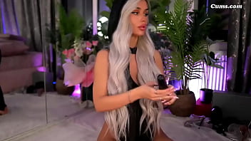 Sophiemeave toying her pussy