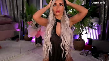 Sophiemeave toying her pussy