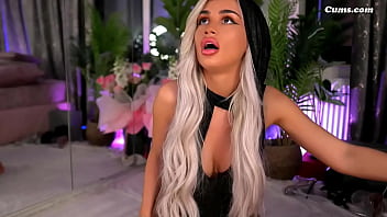 Sophiemeave toying her pussy