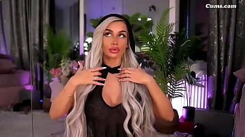 Sophiemeave toying her pussy