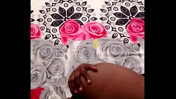 Regardez ma chatte les gars