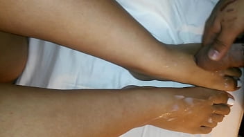 Cum on bbw feet