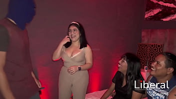 Cuckold Real Pareja Swinger Permite Que La Esposa Folle Con Un Single Enfrente De Su Cornudo Esposo Y Se Vuelve Hotwife thumbnail