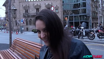 Carolina abril es follada por un desconocido con los ojos tapados adptube