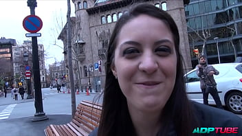 Carolina abril es follada por un desconocido con los ojos tapados adptube