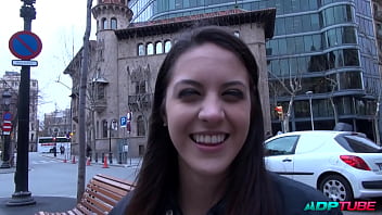 Carolina abril es follada por un desconocido con los ojos tapados adptube