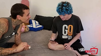 Dois Amigos Comendo A Amiga Gostosa Depois De Espiar Ela No Chuveiro thumbnail