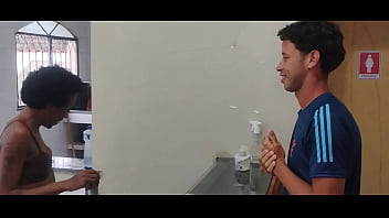 Riquinho da zona sul viu a preta e o pau encolheu de nervoso