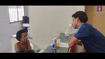 Riquinho da zona sul viu a preta e o pau encolheu de nervoso