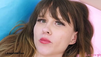 Sexy aspiring model reveals her stunning figure