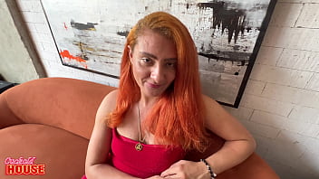 Casada insaciável dando o cú na cuckold house com permissão do esposo