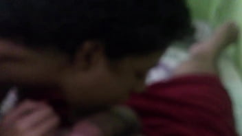 Jade brincando com as bolas do amigo