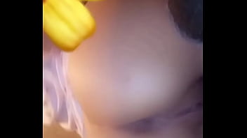 Masturbándose en el baño