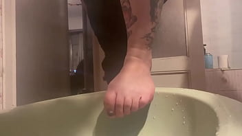 Rebeca addams the second dirty feet in the laundry room