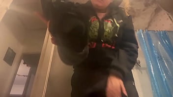 Rebeca addams the second dirty feet in the laundry room