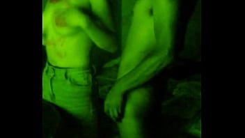 El hombre que pintó la casa me puso muy cachondo y terminamos desnudos