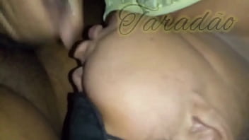 Puta safada comendo minha porra