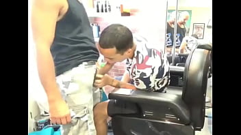 Mamando O Cara Que Corta Cabelo thumbnail