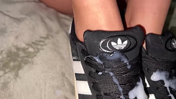 Best blowjob ever girl receives gift on her shoes