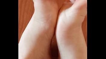 Greta ha messo lo smalto alle unghie dei piedi