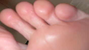 The most cute and beautiful feet ever get massage in best new york salon