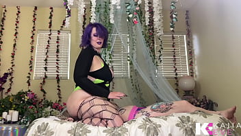 A goddess on goddess ass d squashed squished & swallowed