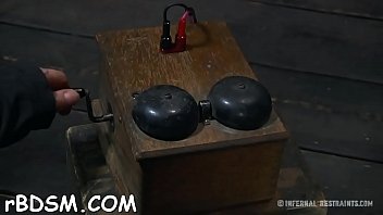 T a diminutive hottie