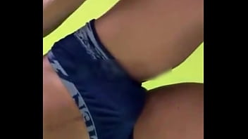 Mi Compita Del Gym Necesitaba Dinero Y Se Deja Grabar Encuerado thumbnail