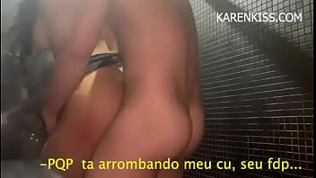 Tbt de carnaval fui enrabada com força no banheiro do role e causamos confusão pela demora