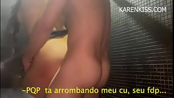 Tbt de carnaval fui enrabada com força no banheiro do role e causamos confusão pela demora