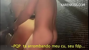 Tbt de carnaval fui enrabada com força no banheiro do role e causamos confusão pela demora