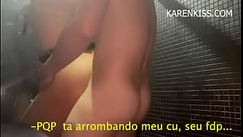 Tbt de carnaval fui enrabada com força no banheiro do role e causamos confusão pela demora