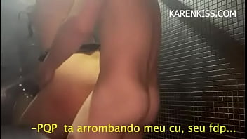 Tbt de carnaval fui enrabada com força no banheiro do role e causamos confusão pela demora