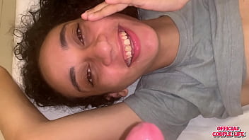 Toda vez que eu sento no pau do meu melhor amigo eu fico toda molhada de tesão