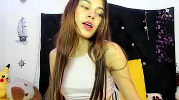 Estoy en transmisión y quiero llamar a mi hermanastro me hace tener un gran orgasmo mm