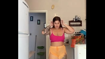 Marido me pegou no flagra lavando a sacada de biquini