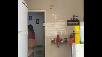 Marido me pegou no flagra lavando a sacada de biquini